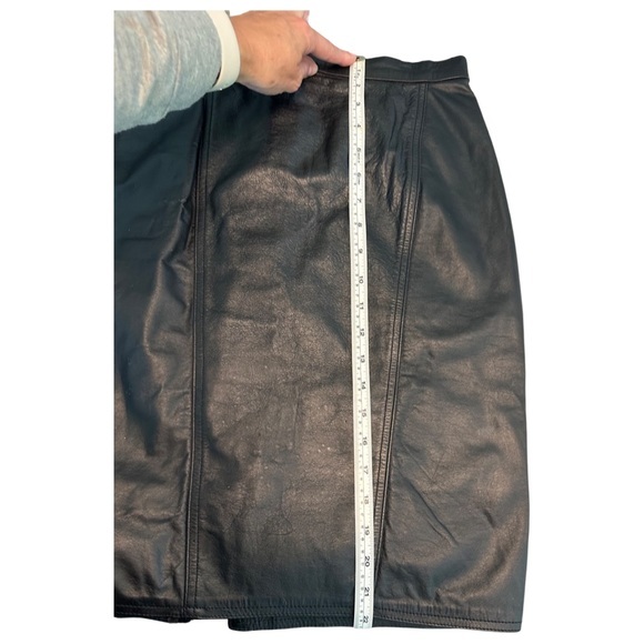 Vintage Winlit Black Leather‎ skirt - measurements included - Picture 5 of 9